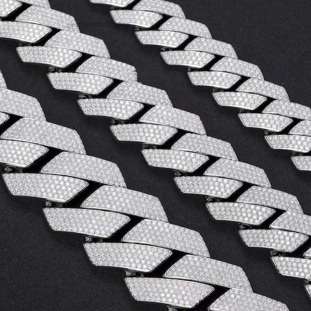 Moissanite Cuban Link Chain Iced Out - Lüks Buzlu Görünümlü Mücevher 925 Ayar