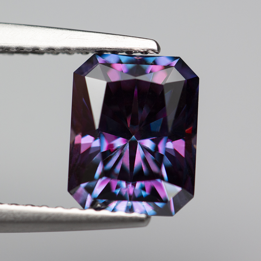 Kraliyet Moru Renkli Radyant K - Gra Certificate Loose Moissanite Stone incelemesi ve fiyatı